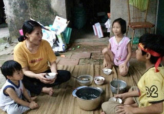 Bốn mẹ con trắng tay sau phiên tòa ly hôn 