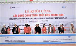 Đầu tư phát triển năng lượng: 150 tỷ USD - ngành Điện không thể tự “bơi”