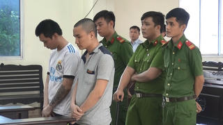 Tông CSGT để giải cứu thuốc lá lậu: Vì sao bị cáo đột ngột đề nghị luật sư 'dừng bào chữa'?