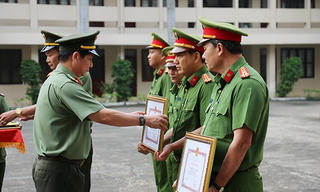 Khen thưởng các đơn vị triệt phá "điểm nóng" khai thác cát trái phép trên sông Đồng Nai