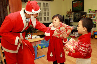 Mùa Giáng sinh: “Hot” dịch vụ cho thuê Ông già Noel
