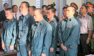 Đưa hối lộ và buôn lậu xăng dầu trị giá 2.000 tỷ, Giám đốc Công ty lĩnh 10 năm tù