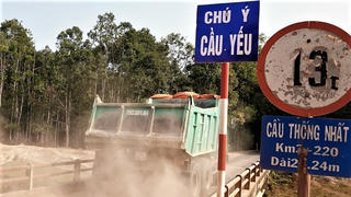 Tiền đâu để sửa chữa gần 2 vạn km quốc lộ xuống cấp?