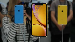 Doanh số iPhone giảm mạnh dù giá máy rẻ đi