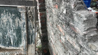 Đánh người vì bức tường đổ: Lộ chuyện bất thường trong giải phóng mặt bằng