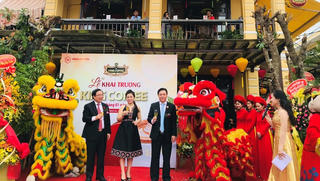 Bà Diệp Thảo khai trương quán King Coffee mới tại phố cổ Hội An