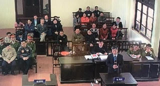 Vụ 9 bệnh nhân chạy thận tử vong ở Hòa Bình: Chuyên gia y khoa nói gì tại tòa?