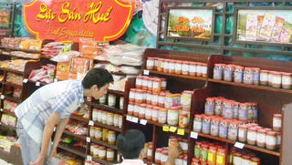 Đặc sản vùng, miền “ùn ùn” về Hà Nội ngày áp Tết 