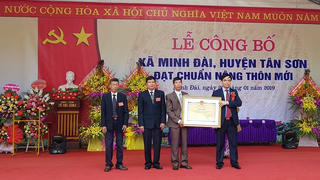 Phó chủ tịch UBND tỉnh Phú Thọ trao Bằng công nhận xã Minh Đài đạt chuẩn nông thôn mới
