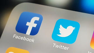 Nga khởi kiệnFacebook, Twitter