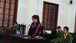 Bán em cho người đàn ông Trung Quốc, sơn nữ hầu tòa 