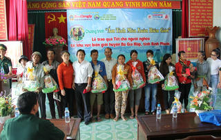 Ấm tình mùa xuân biên giới