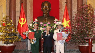 Tổng Bí thư, Chủ tịch nước trao quyết định phong hàm 2 Đại tướng
