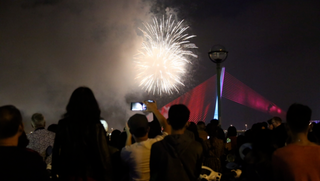 Cả nước tưng bừng đón giao thừa xuân Kỷ Hợi 2019