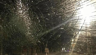 Ôtô bị ném đá vỡ kính trên cao tốc Hà Nội - Hải Phòng