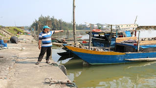 Nỗi lo mất sinh kế vì cửa biển bị bồi lấp