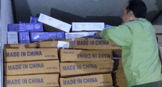 Vĩnh Long: Bắt giữ 15 tấn thực phẩm không rõ nguồn gốc