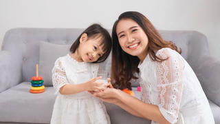 Chuẩn sữa tươi Cô gái Hà Lan – “Chiến thuật” chăm con tuyệt vời của mẹ