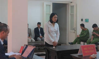 'Nữ quái' Hà Nội lừa xin việc chiếm hàng trăm triệu