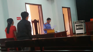 Hết tình vì cái hàng  rào