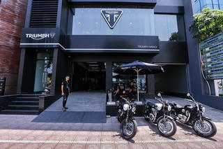 Khám phá showroom cao cấp của hãng xe Triumph tại Hà Nội