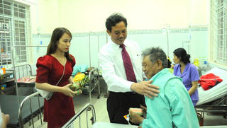 Người thầy thuốc đau đáu xây dựng bệnh viện thân thiện, gần gũi nhân dân