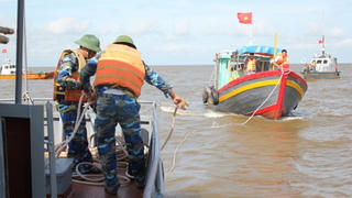 Đảm bảo an toàn cho ngư dân vươn khơi bám biển