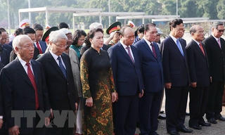 Lãnh đạo Đảng, Nhà nước đặt vòng hoa và vào Lăng viếng Bác