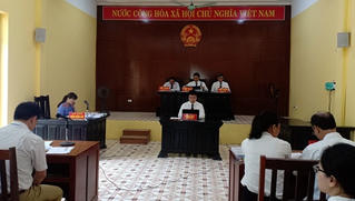 Cấp tỉnh bị khởi kiện, cấp huyện có liên quan?