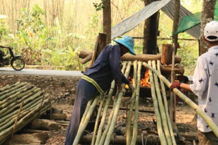 Uốn tầm vông - nghề bẻ cong thành thẳng