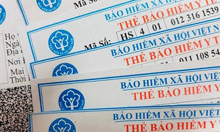 Tặng thẻ BHYT cho người có hoàn cảnh khó khăn tại 8 tỉnh, thành