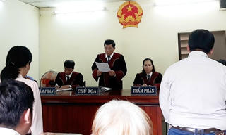 TP HCM: Chủ tịch xã bị kiện vì nhận xét người khác “hách dịch, ỷ quyền”