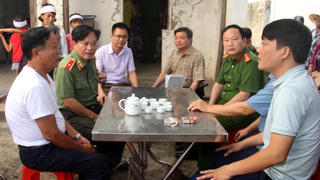 Chia sẻ nỗi đau phía bờ biển Tiến Thủy