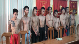 TP HCM: Bắt nhóm đối tượng tạt sơn “khủng bố tinh thần” quán phở