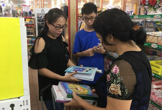 Sôi động thị trường đồ dùng học tập trước thềm năm học mới