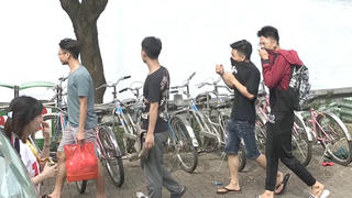 Công viên Yên Sở (Hà Nội): Du khách “tháo chạy” vì cá chết trắng hồ