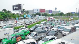 Đề xuất không gắn hộp đèn với xe hợp đồng dưới 9 chỗ: Taxi truyền thống lo bị “khai tử”