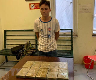Khởi tố hai đối tượng vận chuyển trái phép 20 bánh heroin