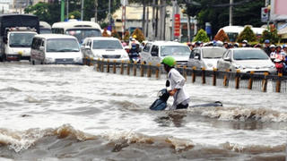 Sau bao nỗ lực chống ngập, vì sao TP HCM vẫn “thất thủ” với triều cường?