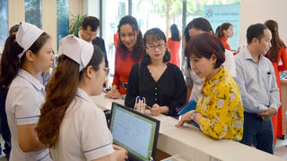 Khai trương Dịch vụ Thanh toán viện phí không dùng tiền mặt tại Bệnh viện Ung Bướu Hà Nội