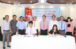 Cty CP du lịch Đồng Tháp: Lễ chuyển giao và tiếp nhận tổ chức Đảng và đảng viên
