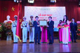 Khoa Chính trị học vinh dự đón nhận Huân chương Lao động hạng Ba