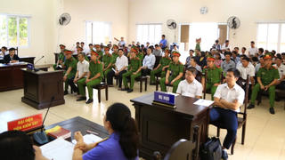 Hôm nay (18/11), dự kiến xử lại vụ nguyên Bí thư Thị ủy Bến Cát: Luật sư đề nghị tạm đình chỉ vụ án, cho ông Khanh tại ngoại