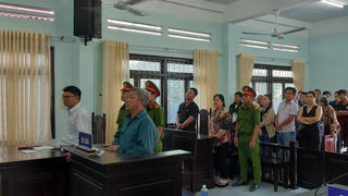 Vụ 'xô xát vì bị tháo biển số xe' tại Bình Thuận: Tòa trả hồ sơ yêu cầu điều tra bổ sung