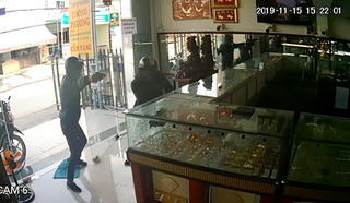 Hai nghi can cướp tiệm vàng ở Sài Gòn bị bắt