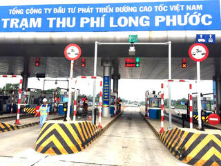 Thu phí tự động không dừng lùi tới bao giờ?