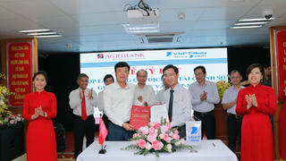 Ngân hàng “bắt tay” nhà mạng khai thác thị trường tài chính số