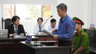 Mở lại phiên xử Bí thư thị ủy Bến Cát: Bản cáo trạng bị phản bác nhiều vấn đề