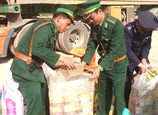 Chốt chặn cửa khẩu, đường biên để chống pháo lậu