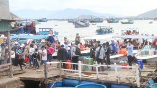 Nỗi khổ làm du lịch 'chui' ở Bình Ba